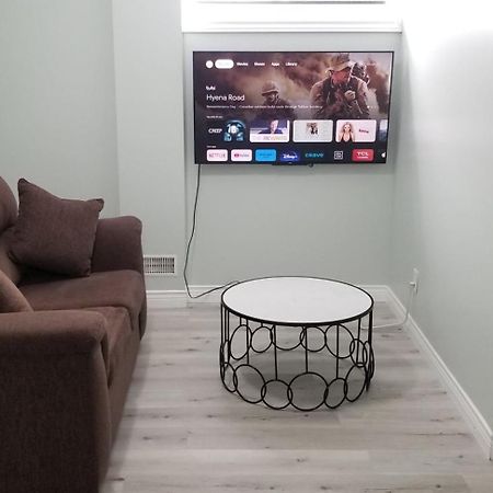 2 Bedroom Luxury Apartment Гвелф Екстер'єр фото