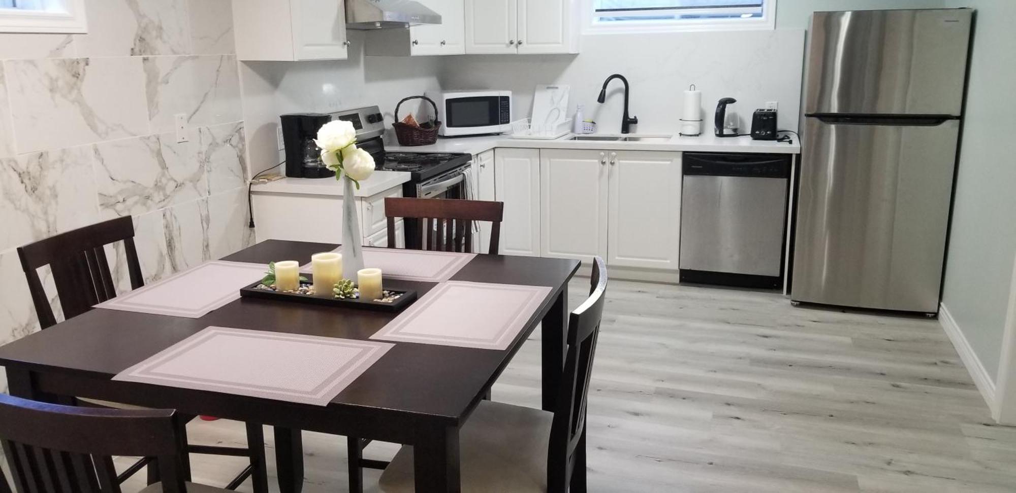 2 Bedroom Luxury Apartment Гвелф Екстер'єр фото